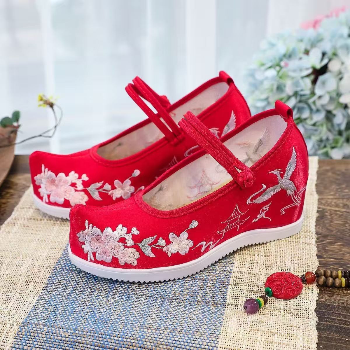Embroidery Red - Damskie buty z haftem wewnątrz, gruba