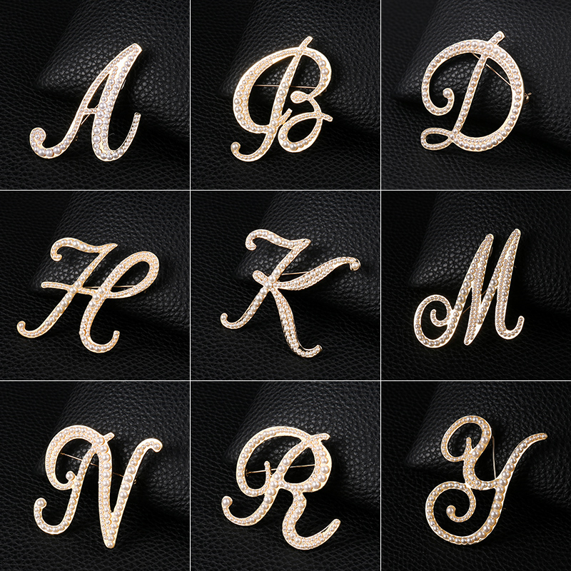 Embroidery Letter M - Angielskie litery A-Z perła broszka metalowa