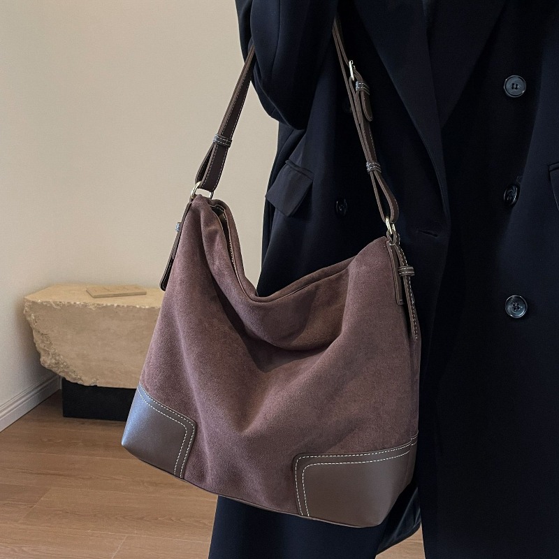 Modne, uniwersalne torby typu  – Embroidery Class recenzja i cena
