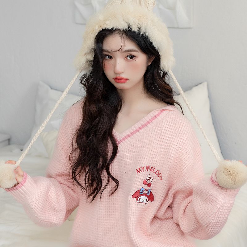 Uroczy sweter z haftem Kuromi, – Embroidery In The Piece recenzja i cena