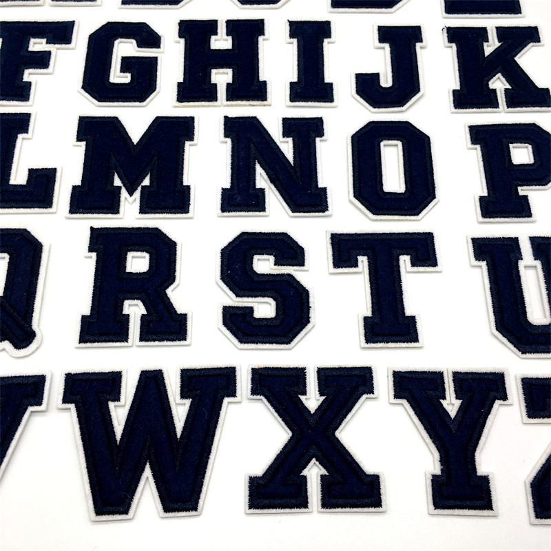 Ciemny niebieska litera łaty d – Embroidery Letter M recenzja i cena