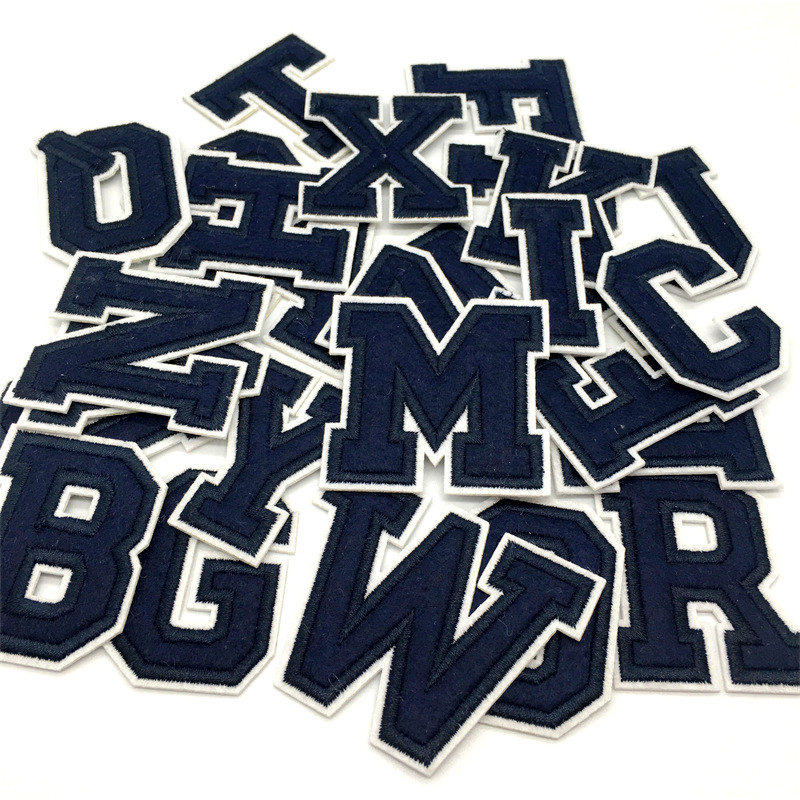 Ciemny niebieska litera łaty d – Embroidery Letter M recenzja i cena