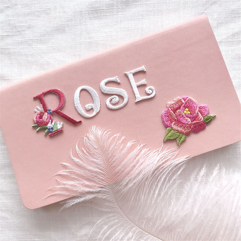 Wykwintne angielskie litery, r – Embroidery Letter M recenzja i cena